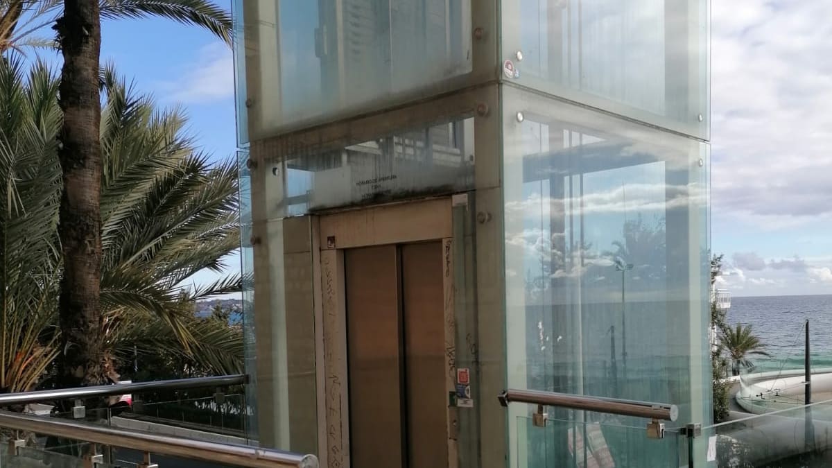 Alicante termina el año con el cartel de "ascensor no funciona"