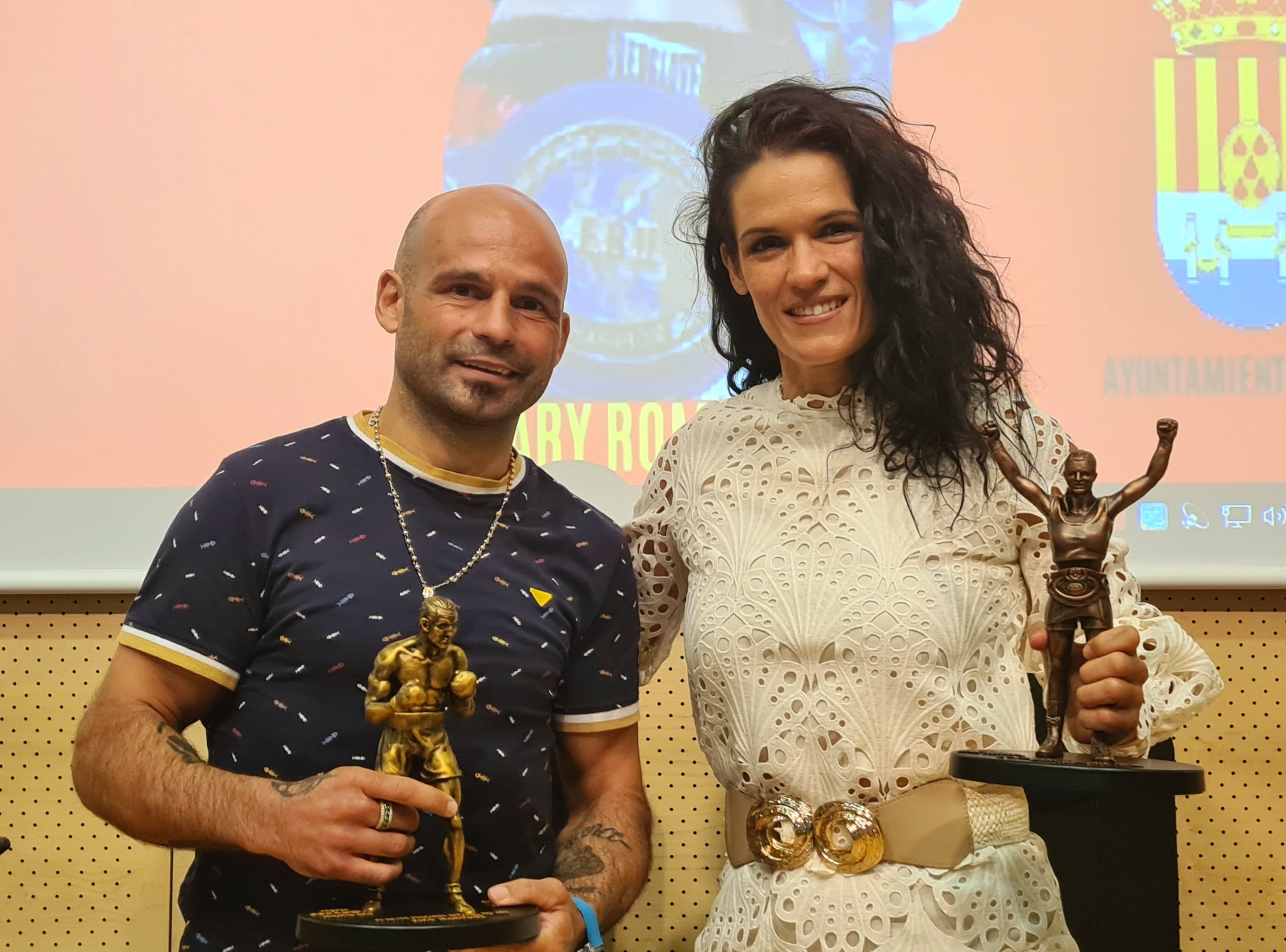 Kiko Martínez y Mary Romero recogen en Alcobendas el premio al mejor boxeador español de 2022