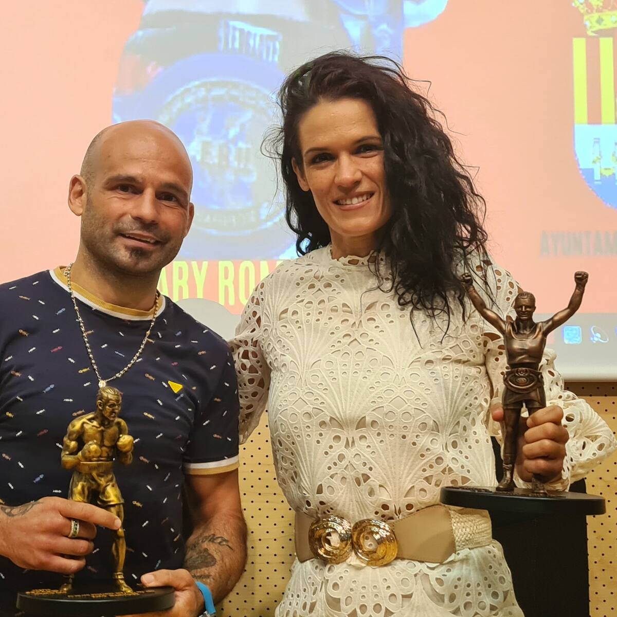 Kiko Martínez y Mary Romero recogen en Alcobendas el premio al mejor boxeador español de 2022