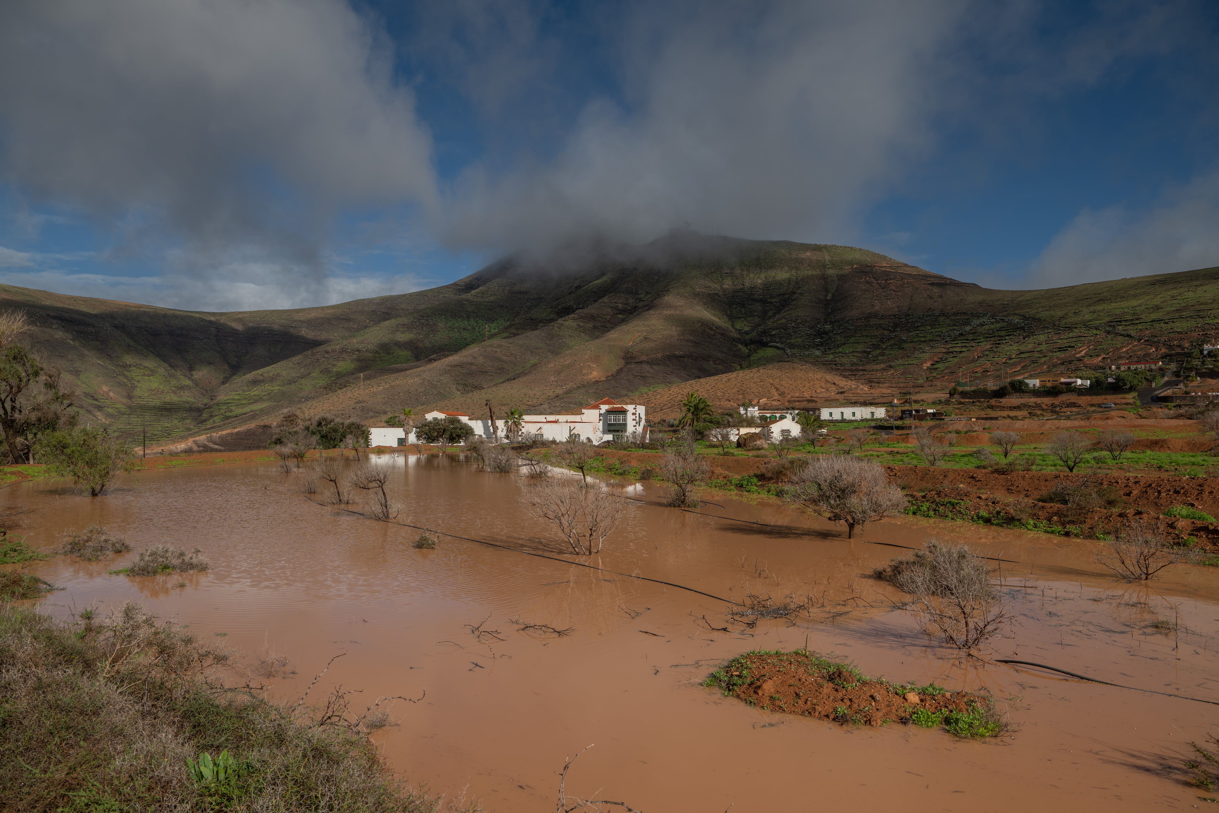 Un área anegada por el agua en la localidad de La Matilla, municipio de Puerto del Rosario (Fuerteventura).