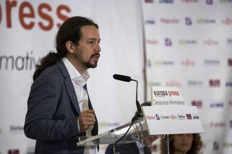 El secretario general de Podemos, Pablo Iglesias,durante su intervención en un desayuno informativo.