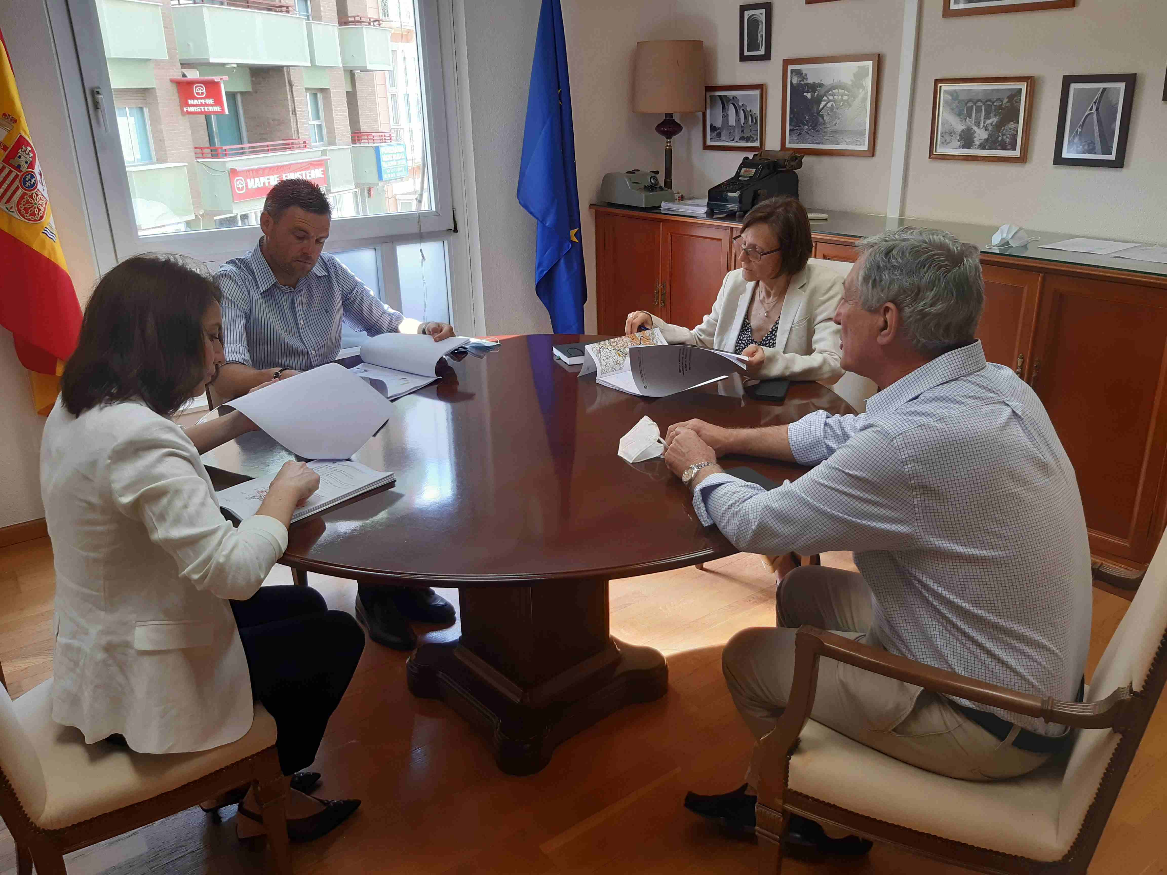 Durante la reunión mantenida en la sede de la Mancomunidad de los Canales del Taibilla