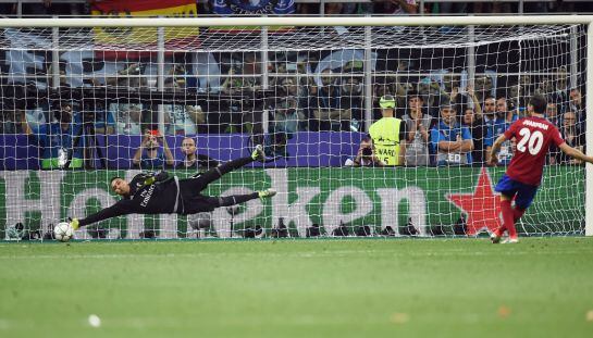 El lanzamiento de Juanfran en la final de la Champions.