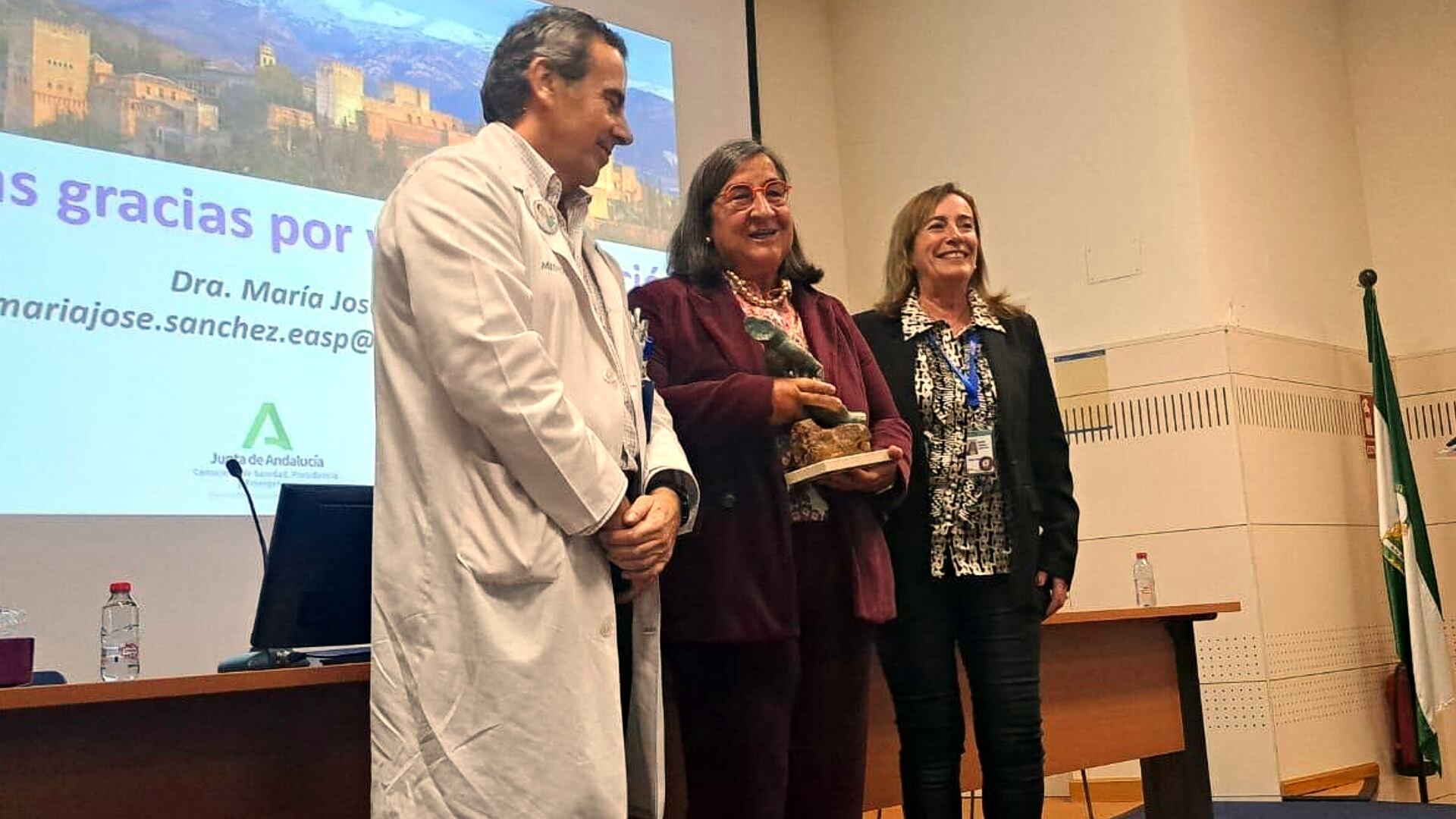 María José Sánchez Pérez ofrece una conferencia en el Hospital de Antequera