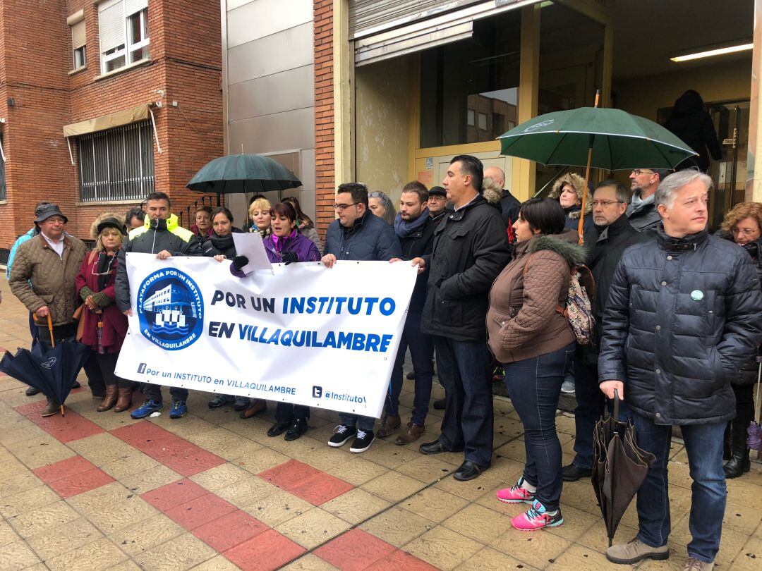 Concentración a las puertas de la Delegación de Educación