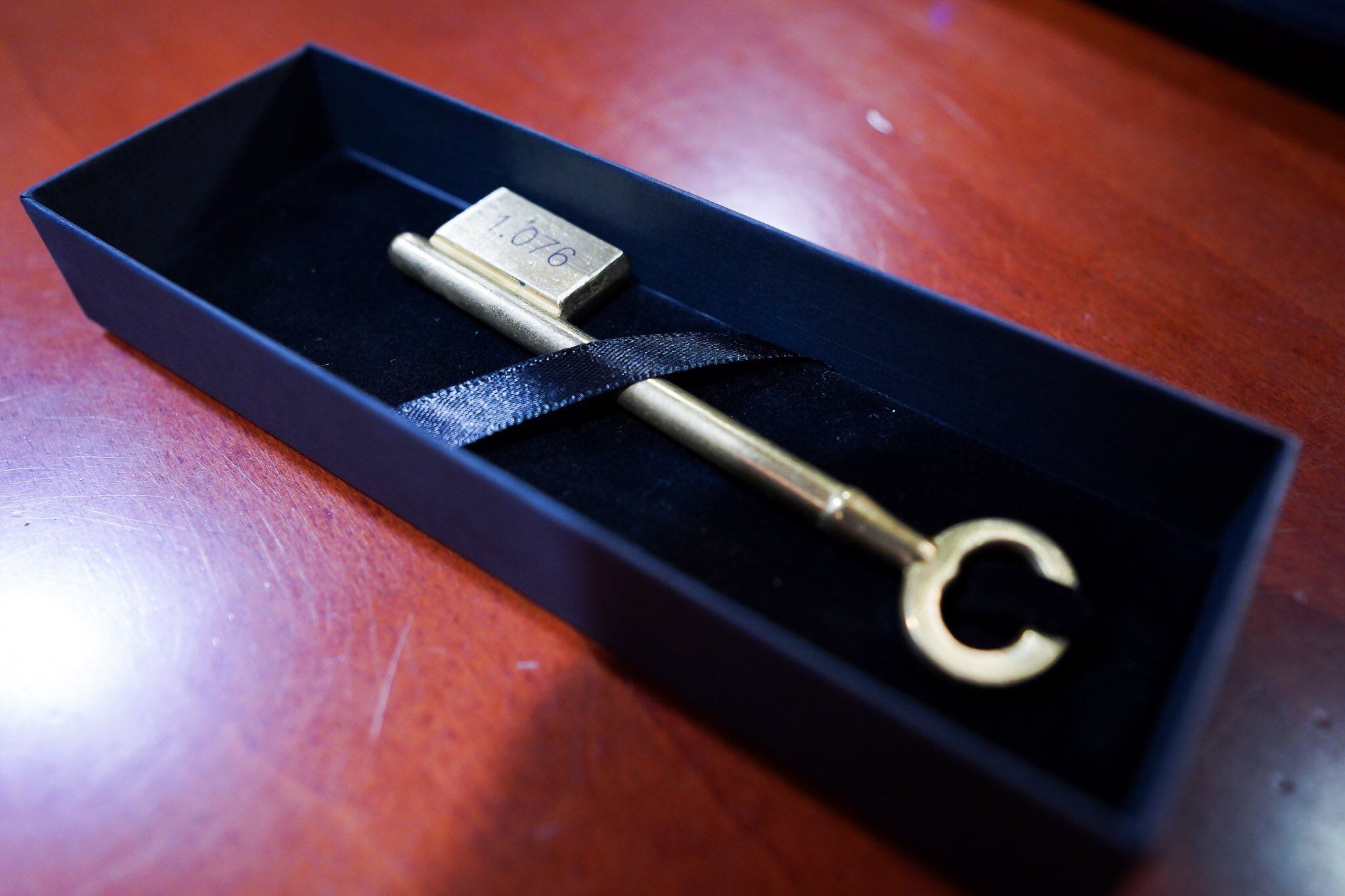 Málaga recibe la llave del legado de Pérez Estrada, depositado en la Caja de las Letras del Instituto Cervantes