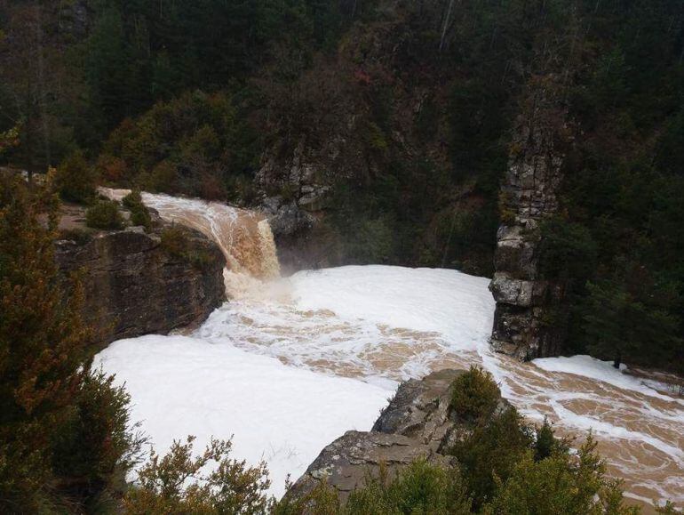 El río Arba de Luesia, a su paso por Biota