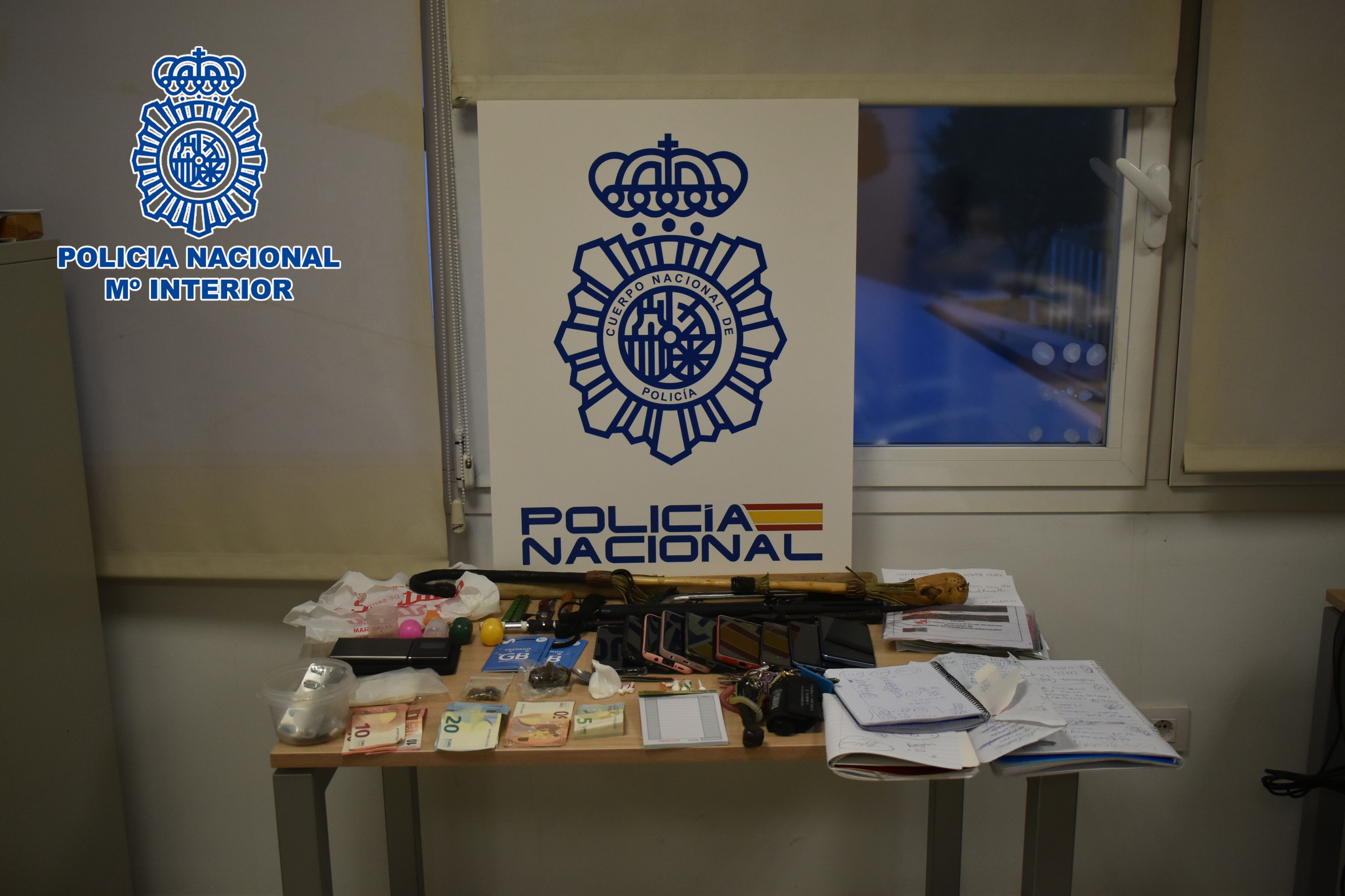 La Policía Nacional detiene a cuatro personas de una organización familiar que extorsionaba con violencia a ciudadanos