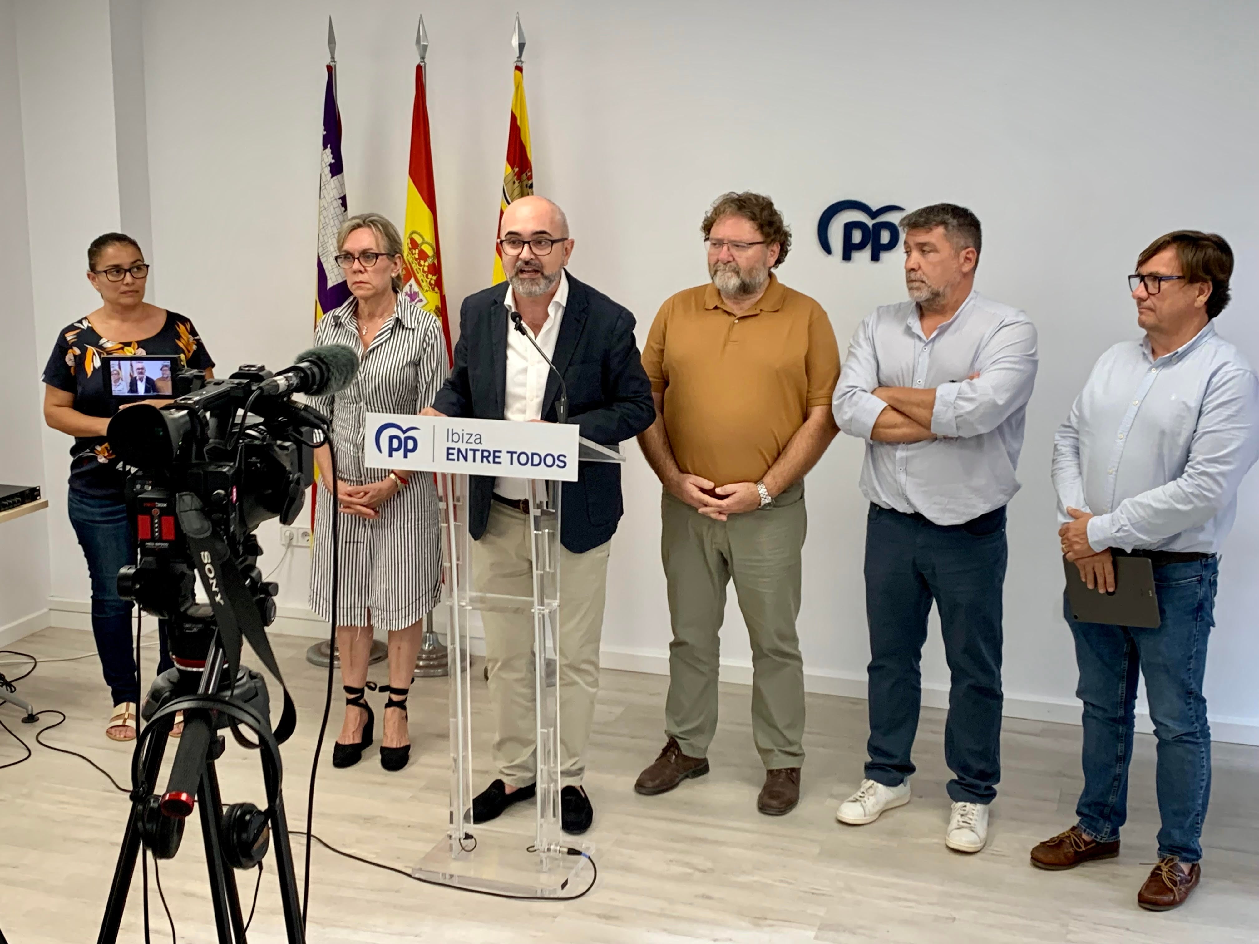 Un momento durante la rueda de prensa de balance de los primeros 120 días de Gobierno