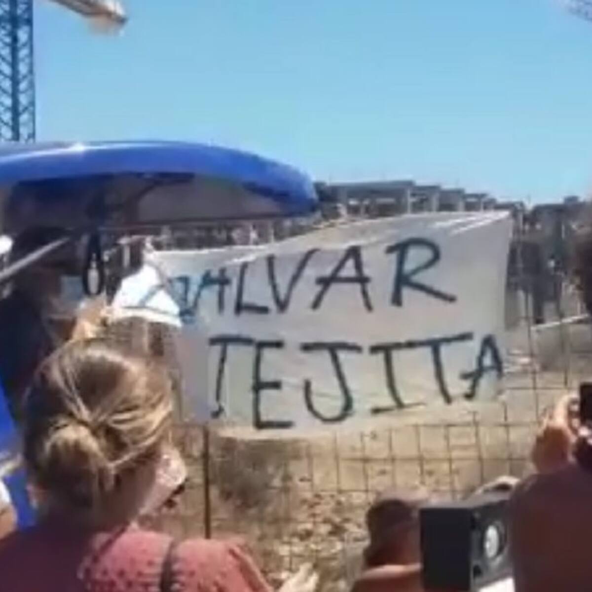 "No bajaremos hasta que no se paralicen las obras del hotel"