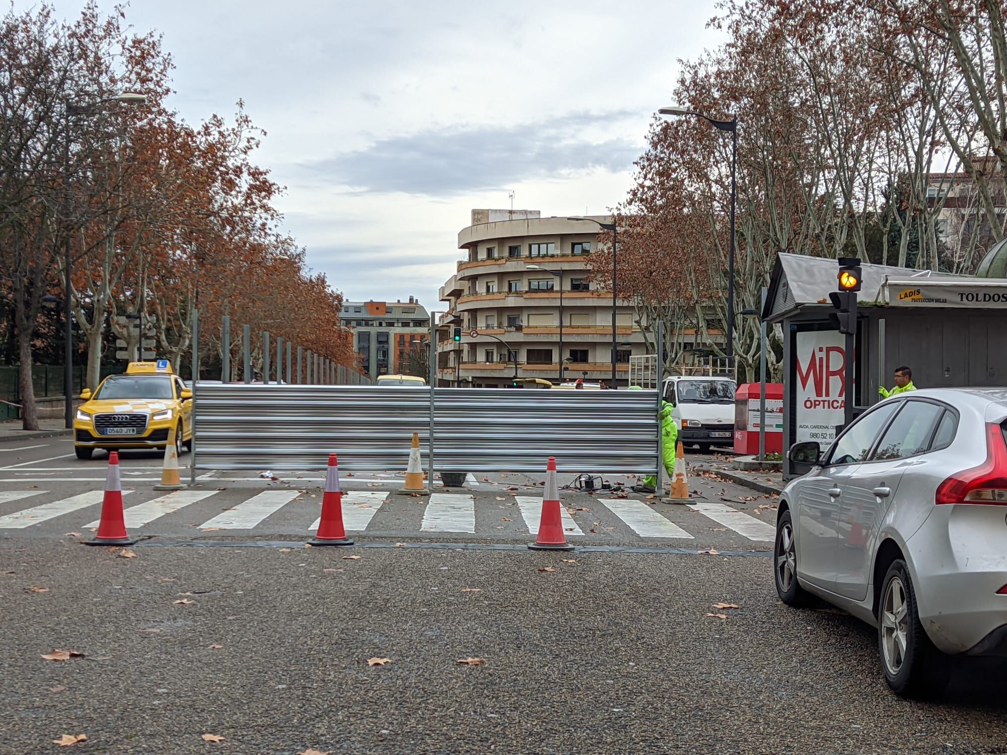 Actuaciones previas a la instalación de la carpa del mercado de abastos provisional