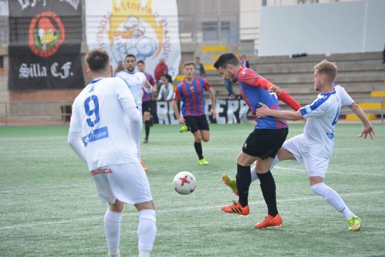 El Silla no dejó respirar a un Eldense que defraudó en tierras valencianas
