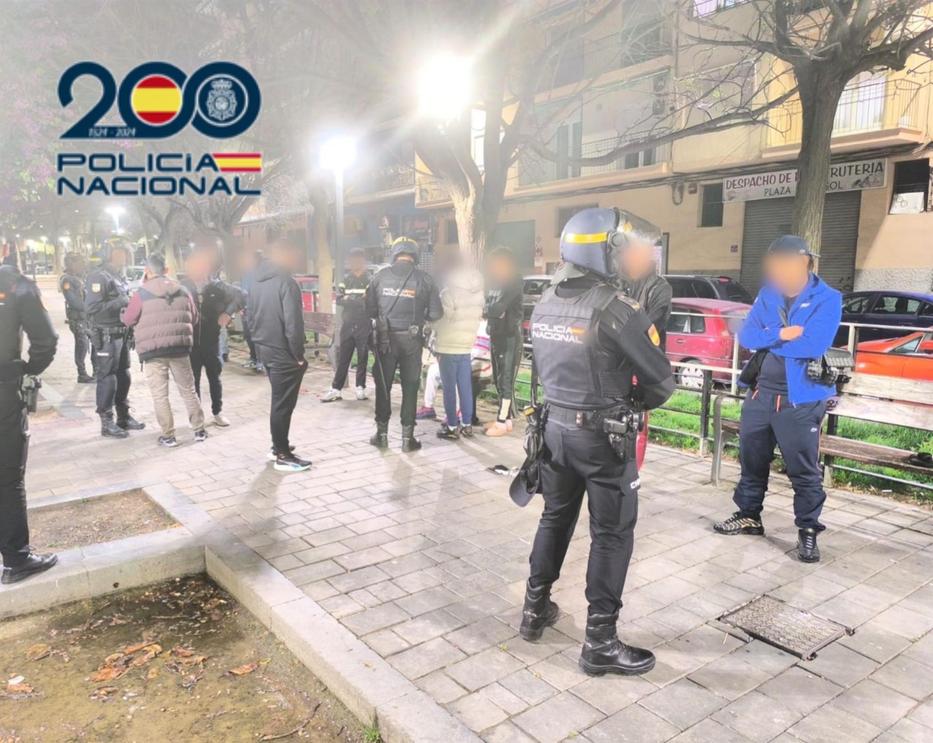 Operativo policial en Alicante que se ha saldado con 65 personas identificadas