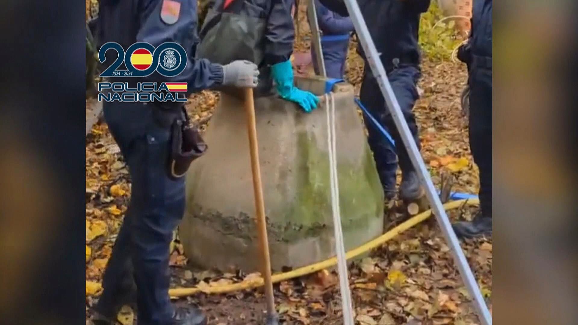 Trabajos policiales en el cementerio del municipio soriano de Andaluz.