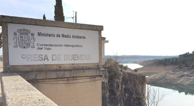 Presa del embalse de Buendía.