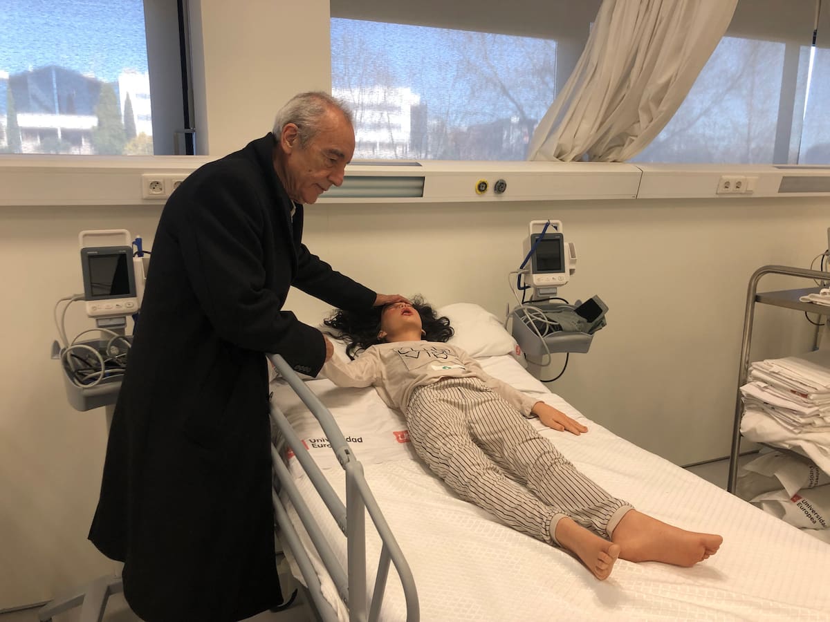 Actores y muñecos hiperrealistas. Así funciona un Hospital Simulado