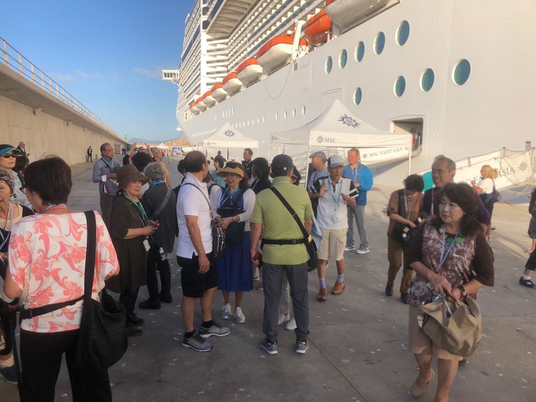 Imagen de archivo de un crucero atracado en Botafoch