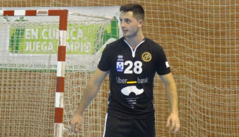 Sergio López con la camiseta del Ciudad Encantada