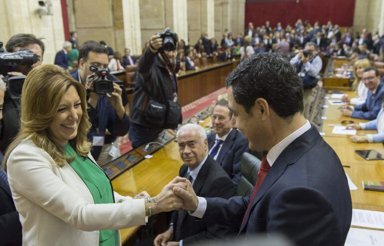  La presidenta en funciones de la Junta, Susana Díaz, ha asegurado que mantendrá el &quot;diálogo abierto&quot; para su investidura, para que Andalucía pueda &quot;arrancarse y ponerse a trabajar&quot;, y ha señalado que la Mesa del Parlamento que se ha constituido hoy es plural y &quot;representa la voz de los ciudadanos&quot;. 
 