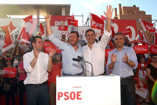 Luis Tudanca, Óscar Puente, Pedro Sánchez y Javier Izquierdo en un mitin en Valladolid
