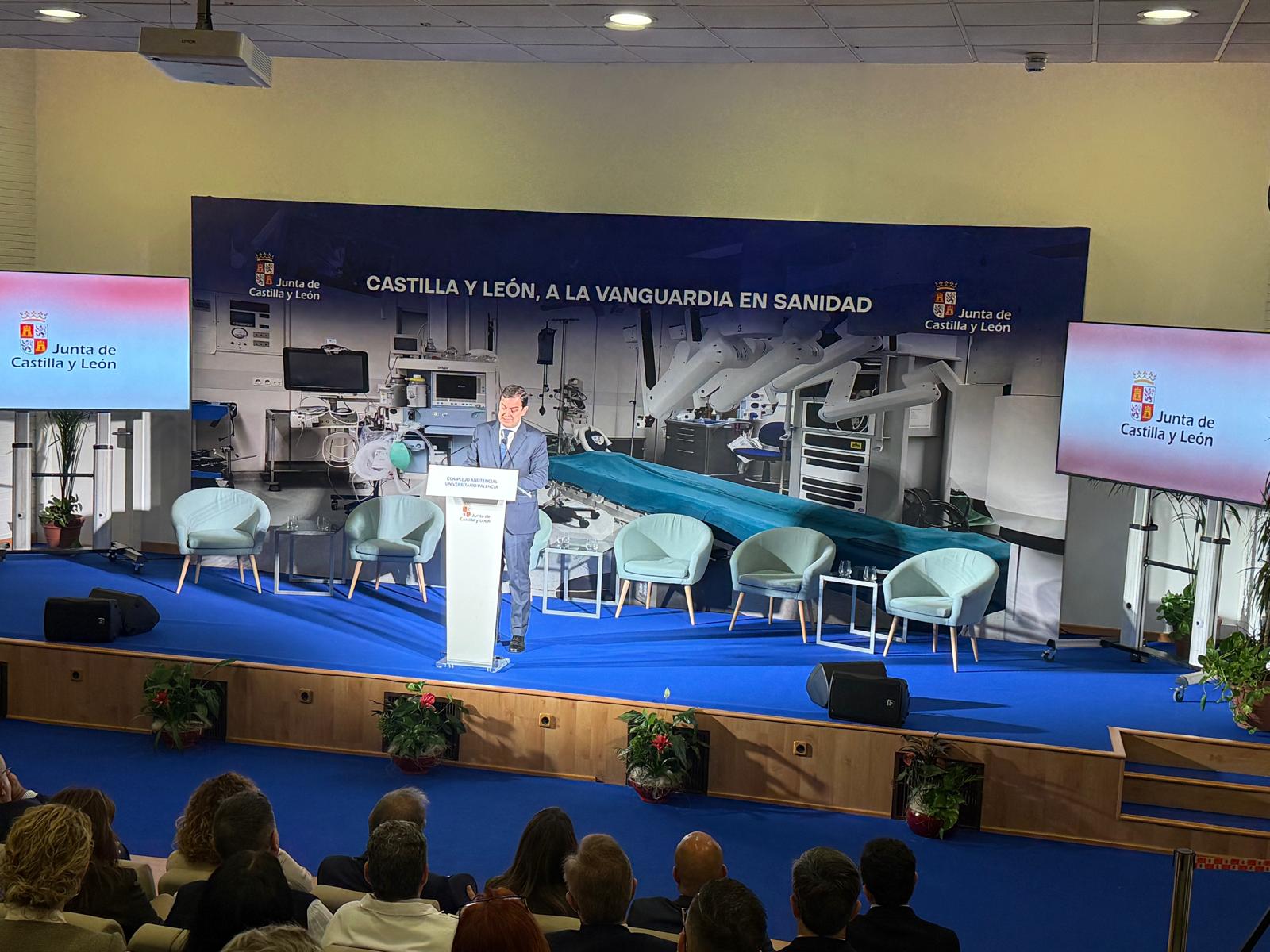 Alfonso Fernández Mañueco durante su intervención en el Congreso médico en Palencia