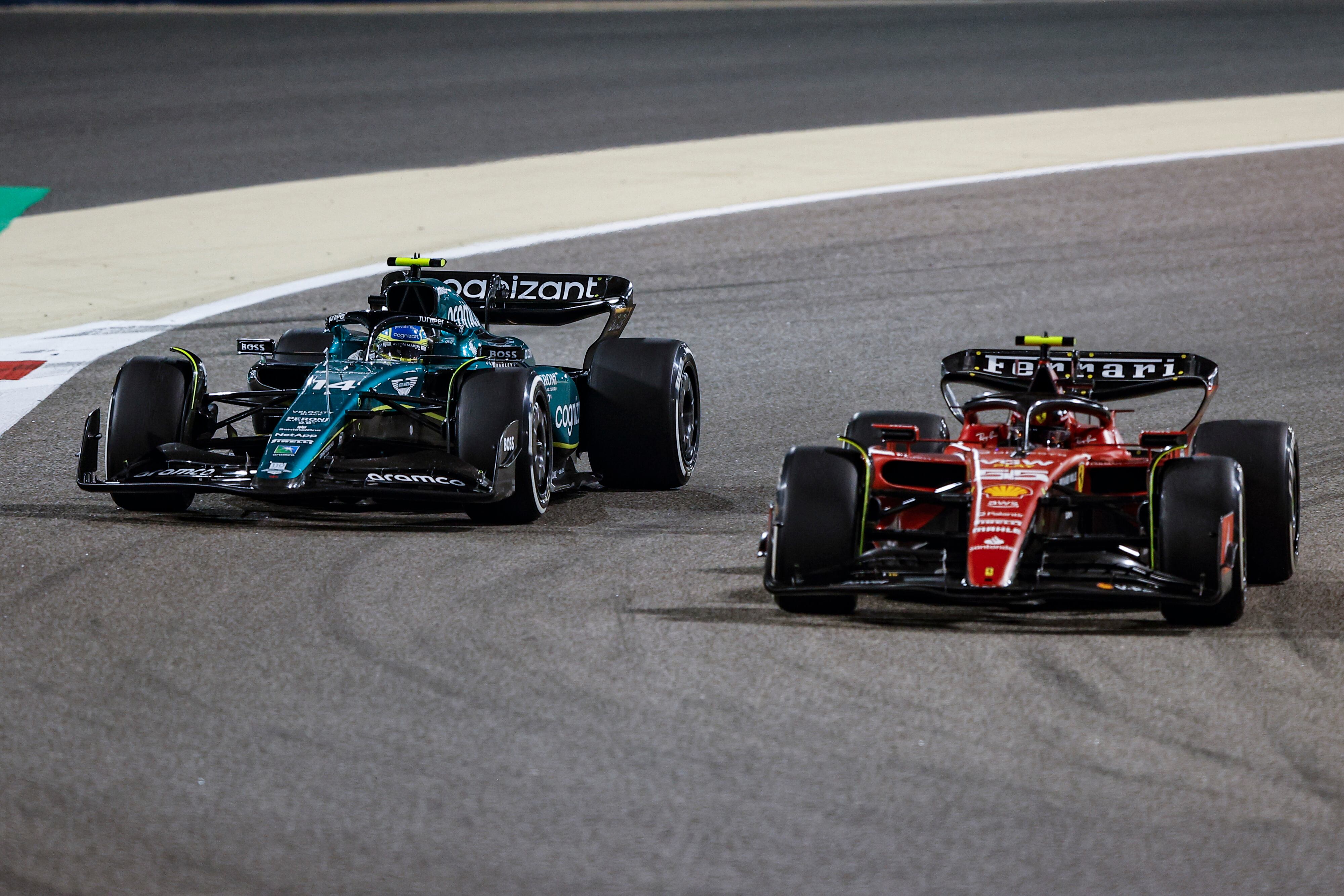 Fernando Alonso y Carlos Sainz, pilotos de Fórmula 1. (Photo by Gongora/NurPhoto via Getty Images)