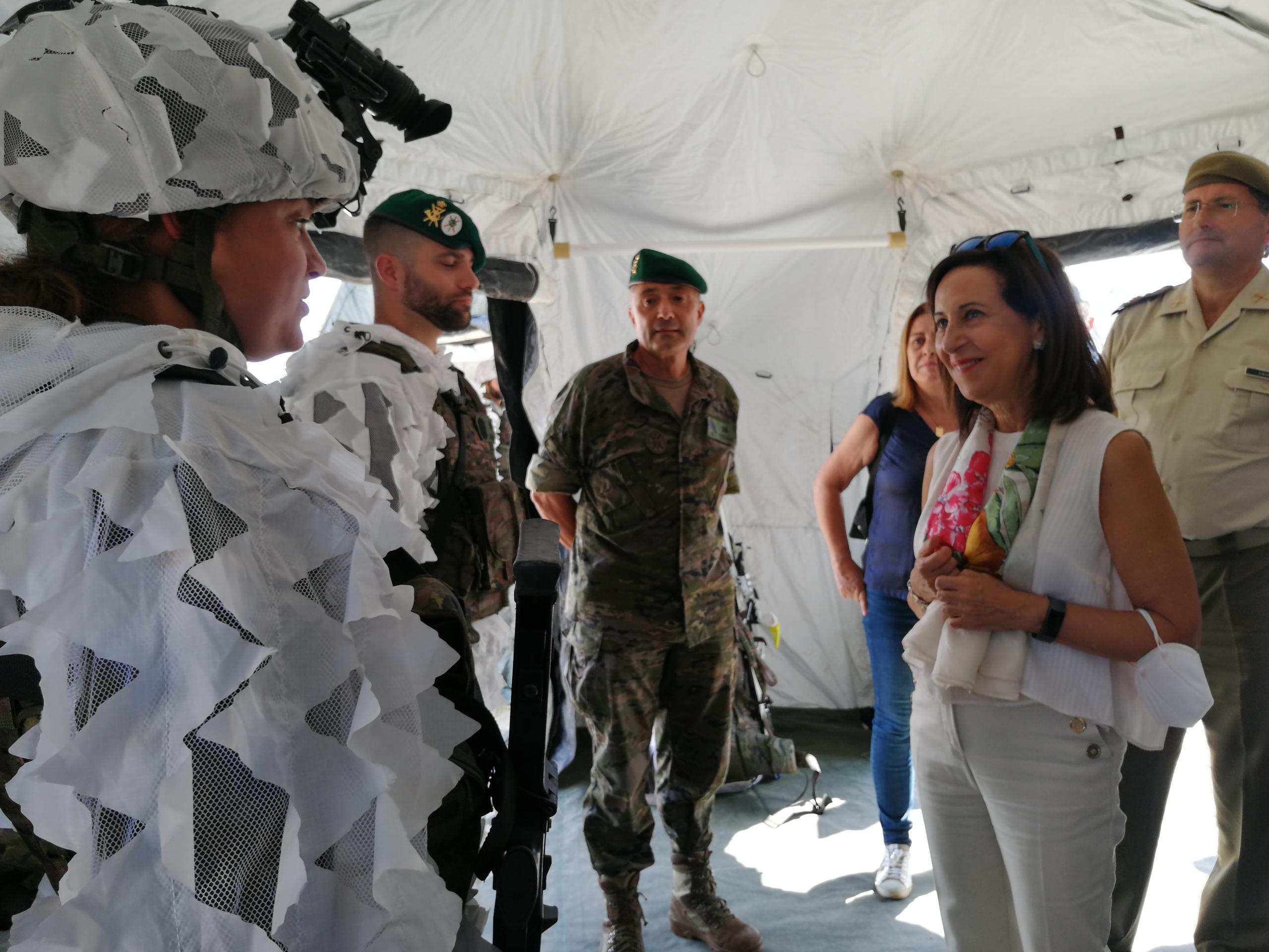 La Ministra, en la demostración del Regimiento Galicia 64 de Cazadores de Montaña en Jaca