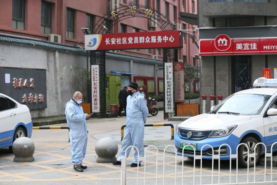 Taxista en la ciudad de Wuhan. 