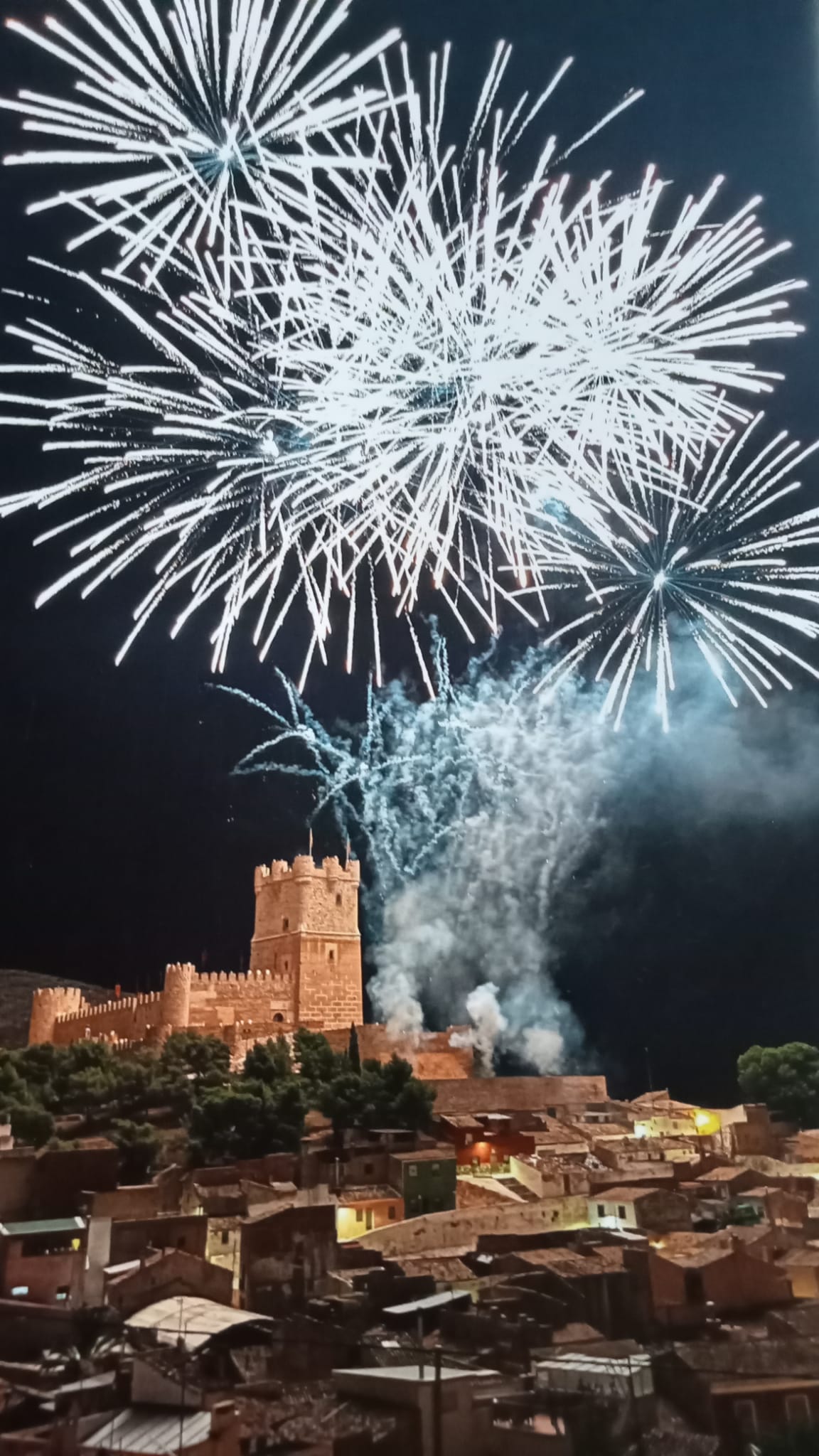 Perlas blancas sobre el castillo