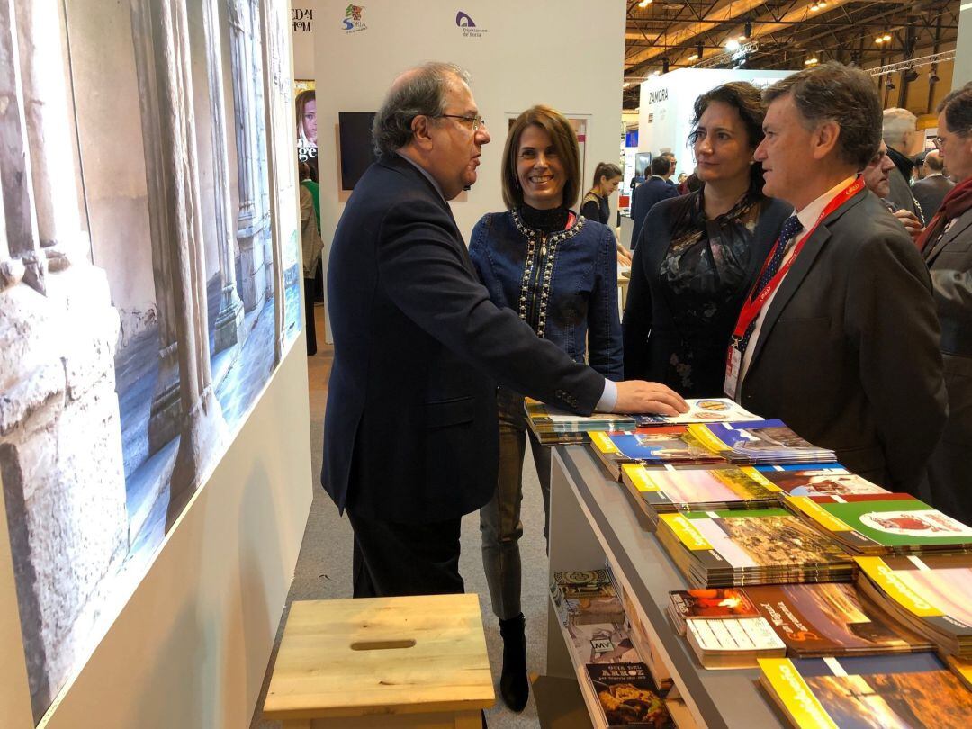 Herrera y García Cirac conversan con Francisco Vázquez en Fitur 
 Diputación de Segovia promociona el Camino de Santiago a su paso por la provincia
 
 
 