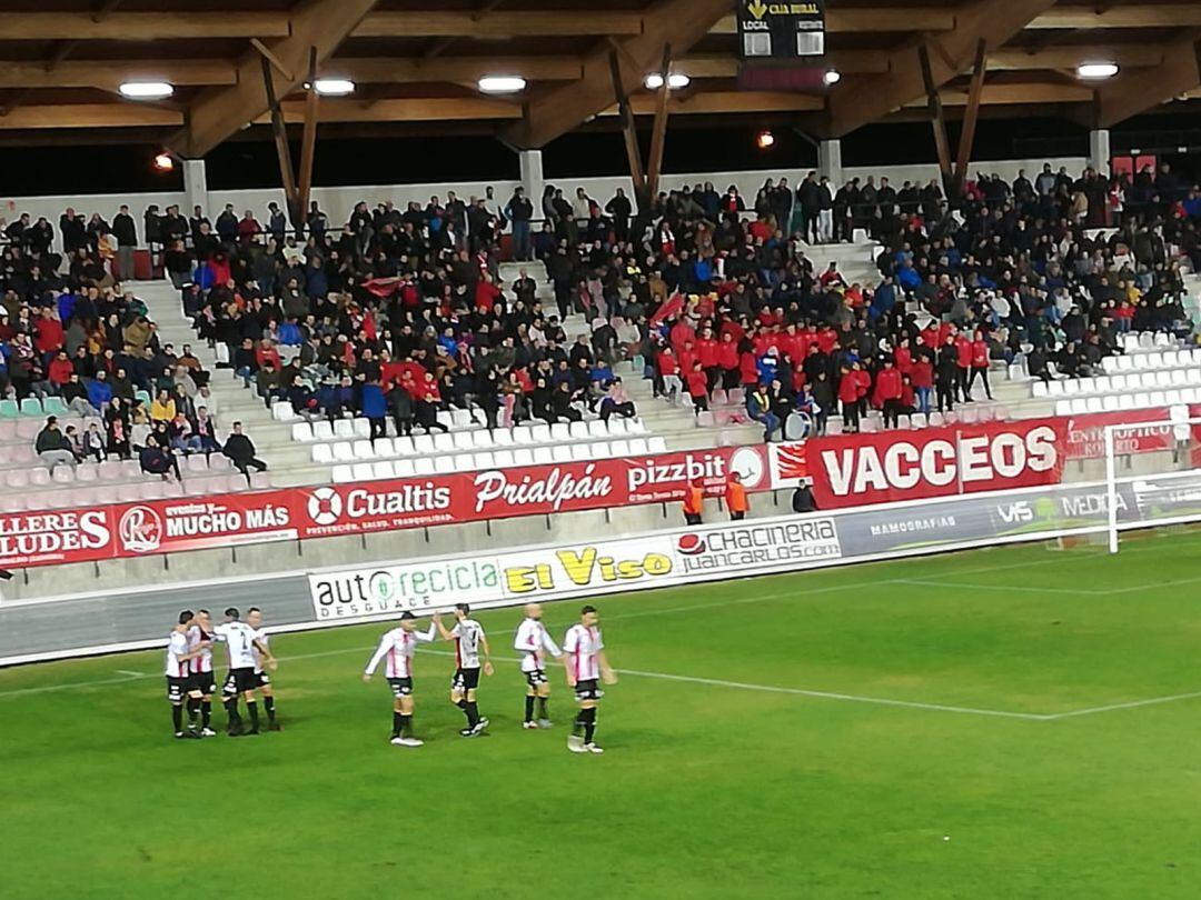 Los jugadores del Zamora CF celebran el gol de Dani Hernández