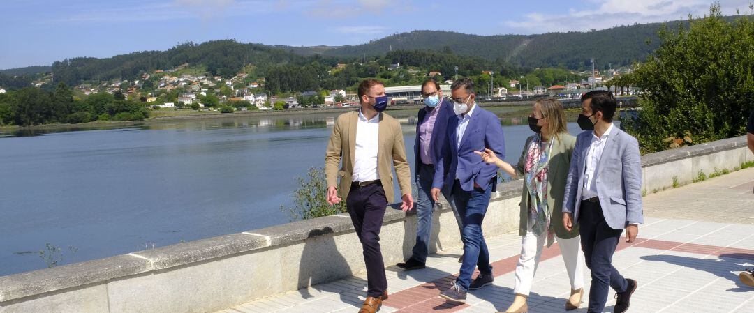 Representantes da Xunta na ensenada da Malata