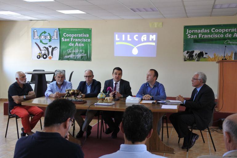 Encuentro con los miembros del Laboratorio Interprofesional Lácteo de Castilla-La Mancha