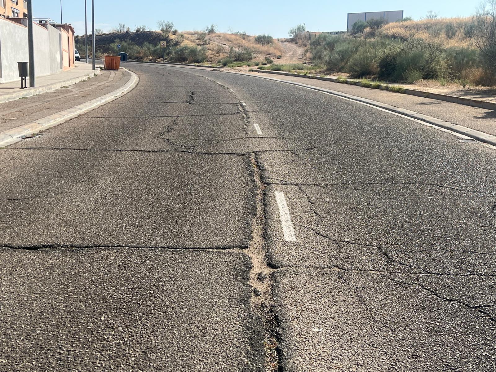 Imagen del estado de deterioro de la Calle Vía Tarpeya del Polígono de Toledo