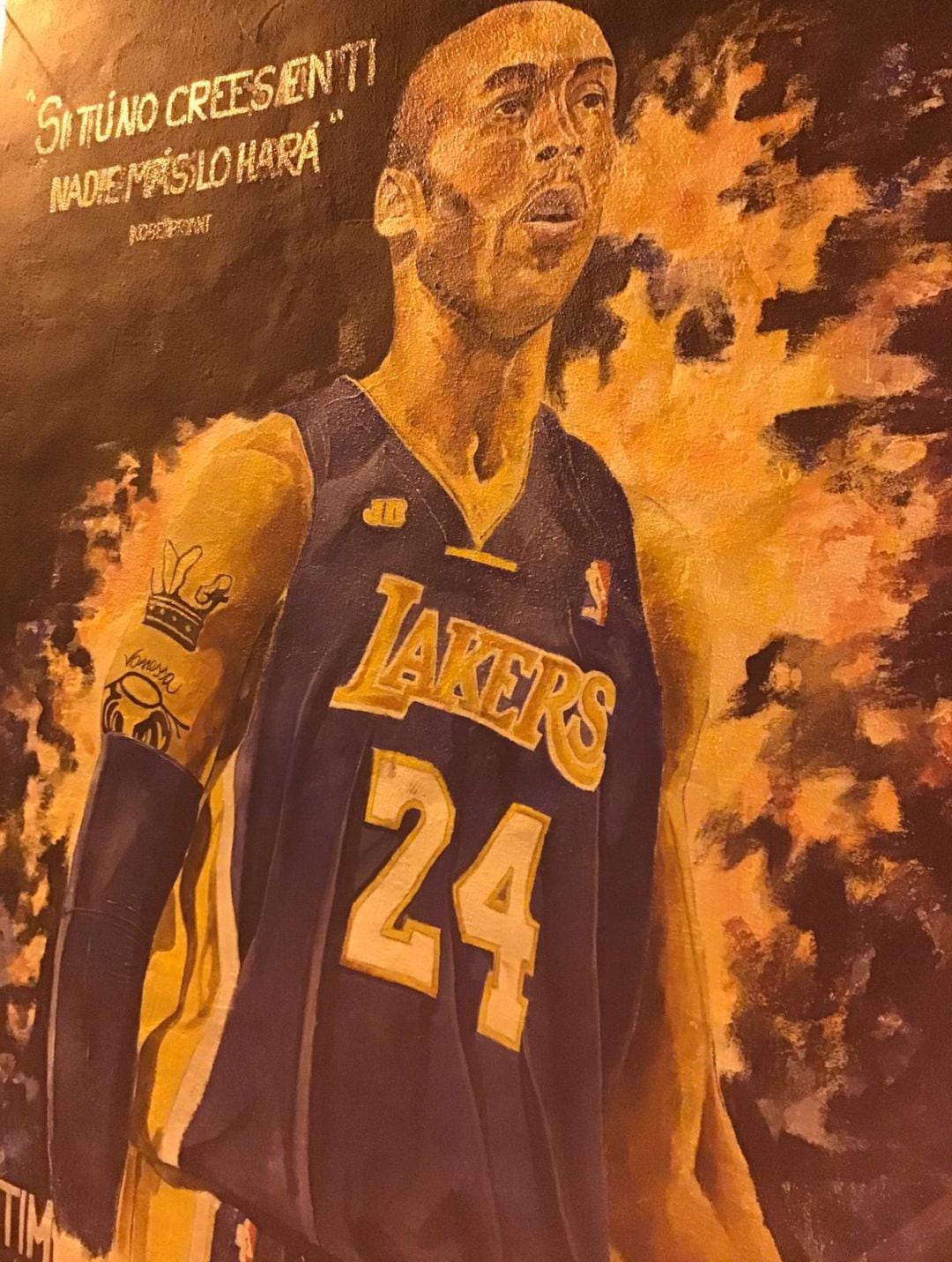 Mural homenaje a Kobe Bryant en la Avenida del Puerto de València