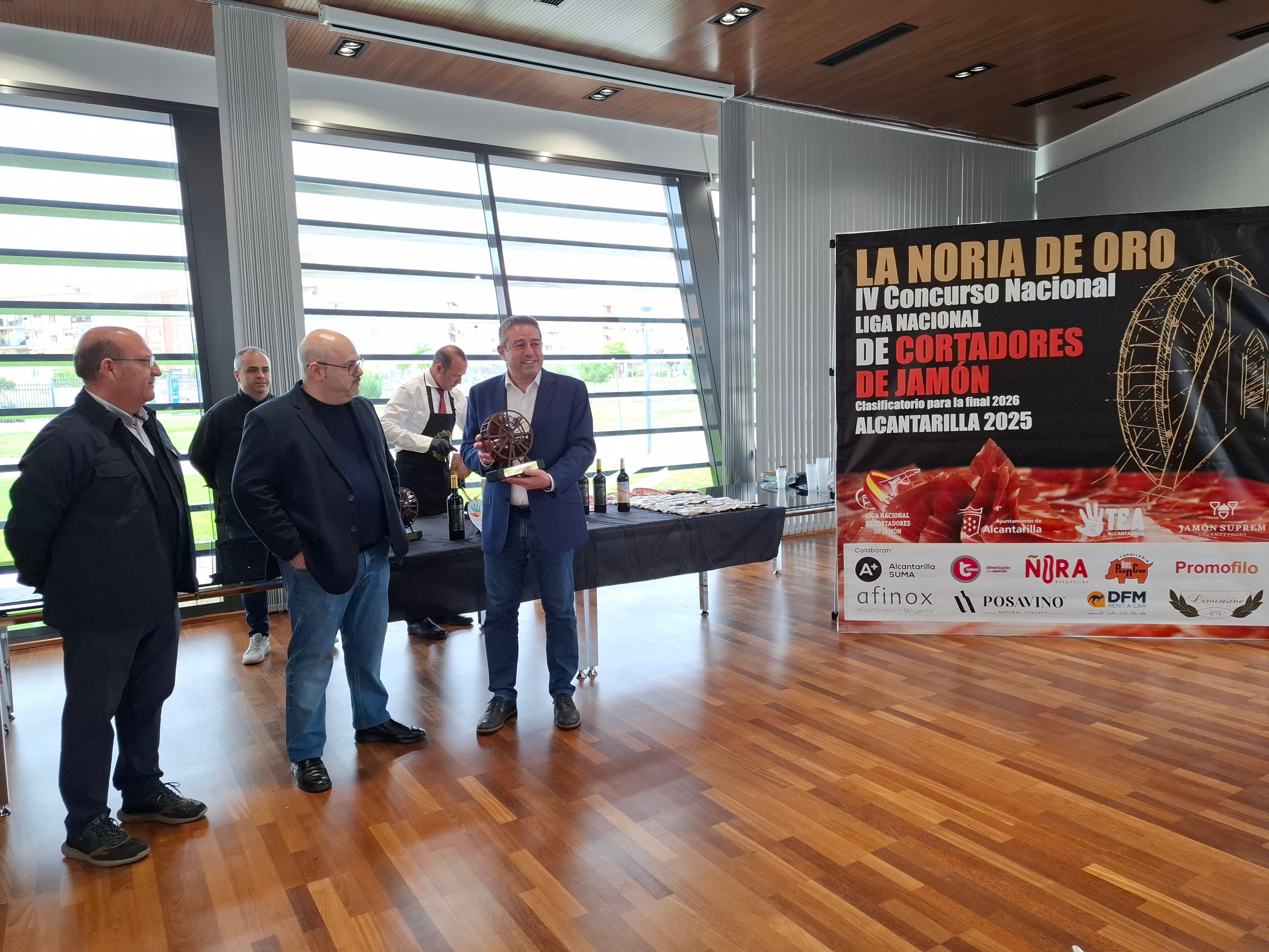 Presentación de IV Edición La Noria de Oro, el concurso nacional de cortadores de jamón que se celebra en Alcantarilla.