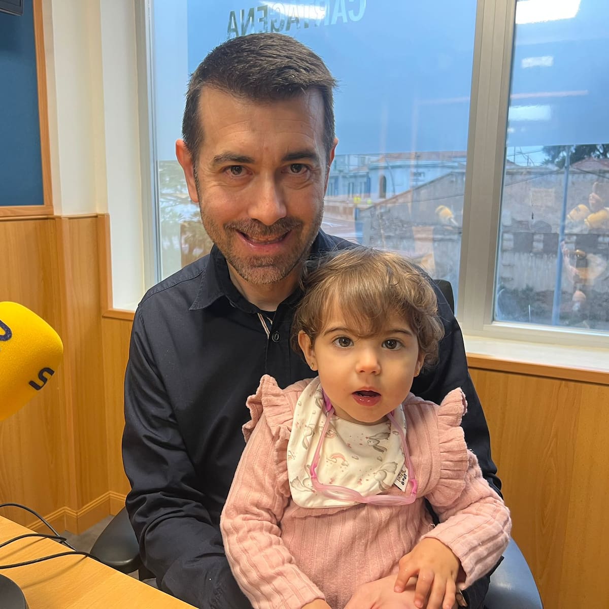 “Sin investigación, no hay futuro para nuestros hijos", la esperanza para Helia, una niña de Fuente Álamo con una enfermedad rara