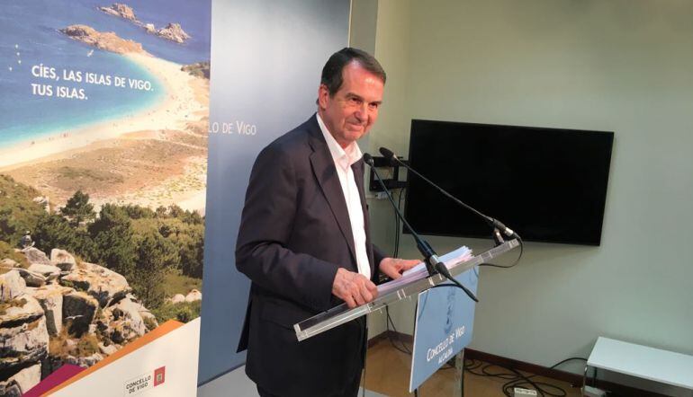 El alcalde de Vigo, Abel Caballero durante la rueda de prensa celebrada este jueves