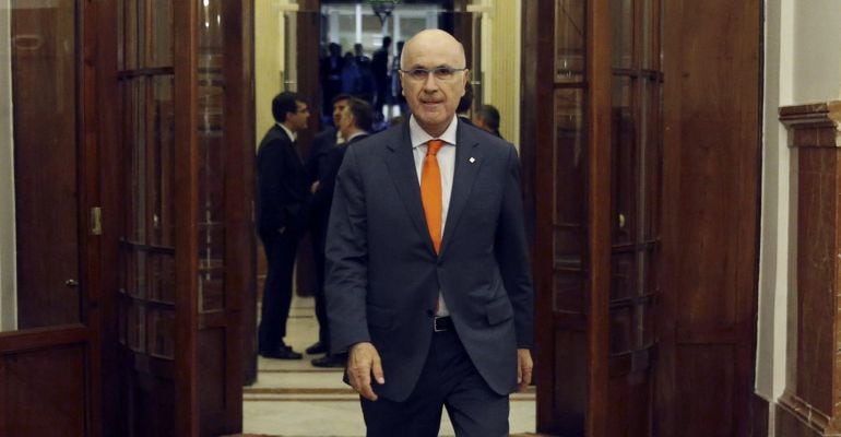 GRA394. MADRID, 23/06/2015.- El diputado de CIU Josep Antoni Duran i Lleida en los pasillos del Congreso de los Diputados donde esta tarde se ha celebrado el pleno. EFE/Alberto Martín