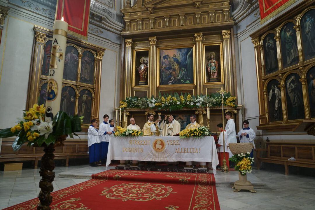 Foto de la celebració d&#039;una missa a l&#039;església de Santa Maria