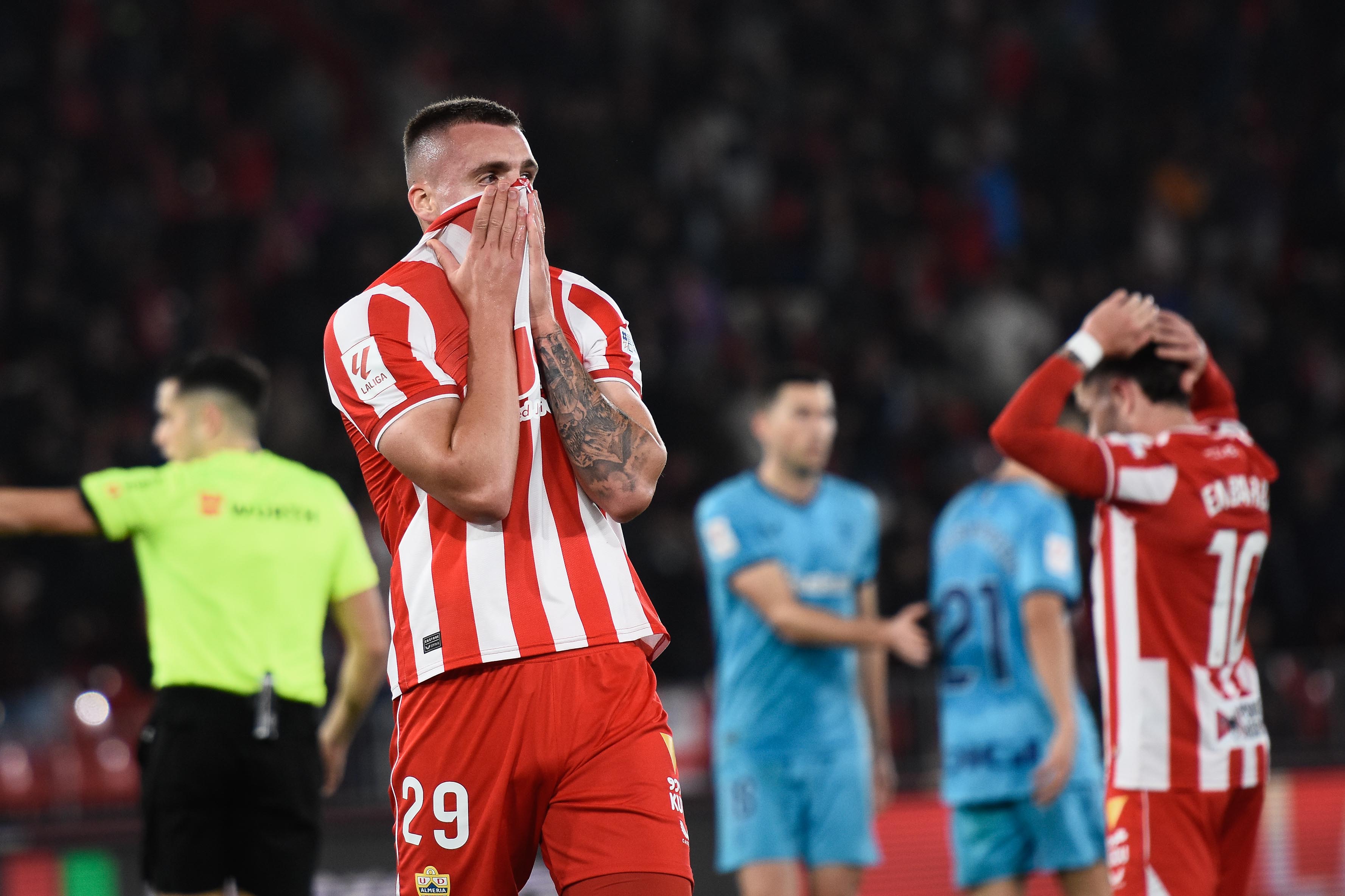 Milovanovic desperdició la oportunidad más clara de la noche frente a Simón.