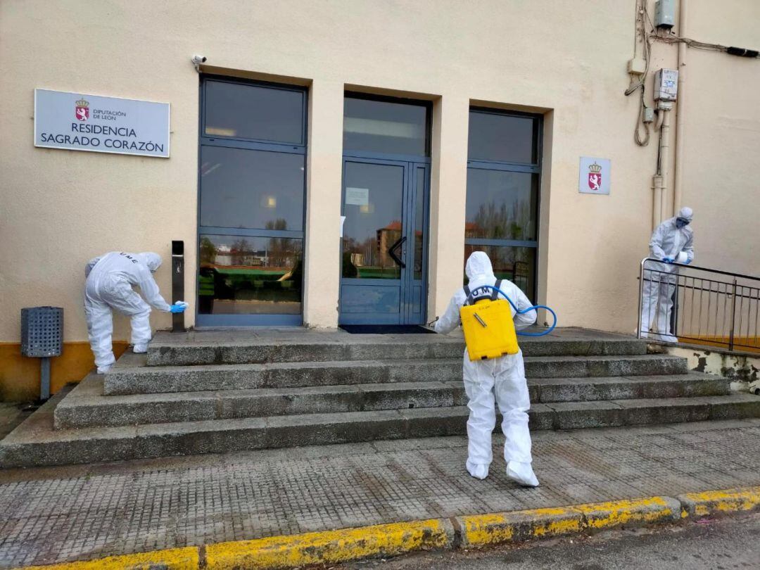 Efectivos de la UME han desinfectado hoy varias zonas de la provincia