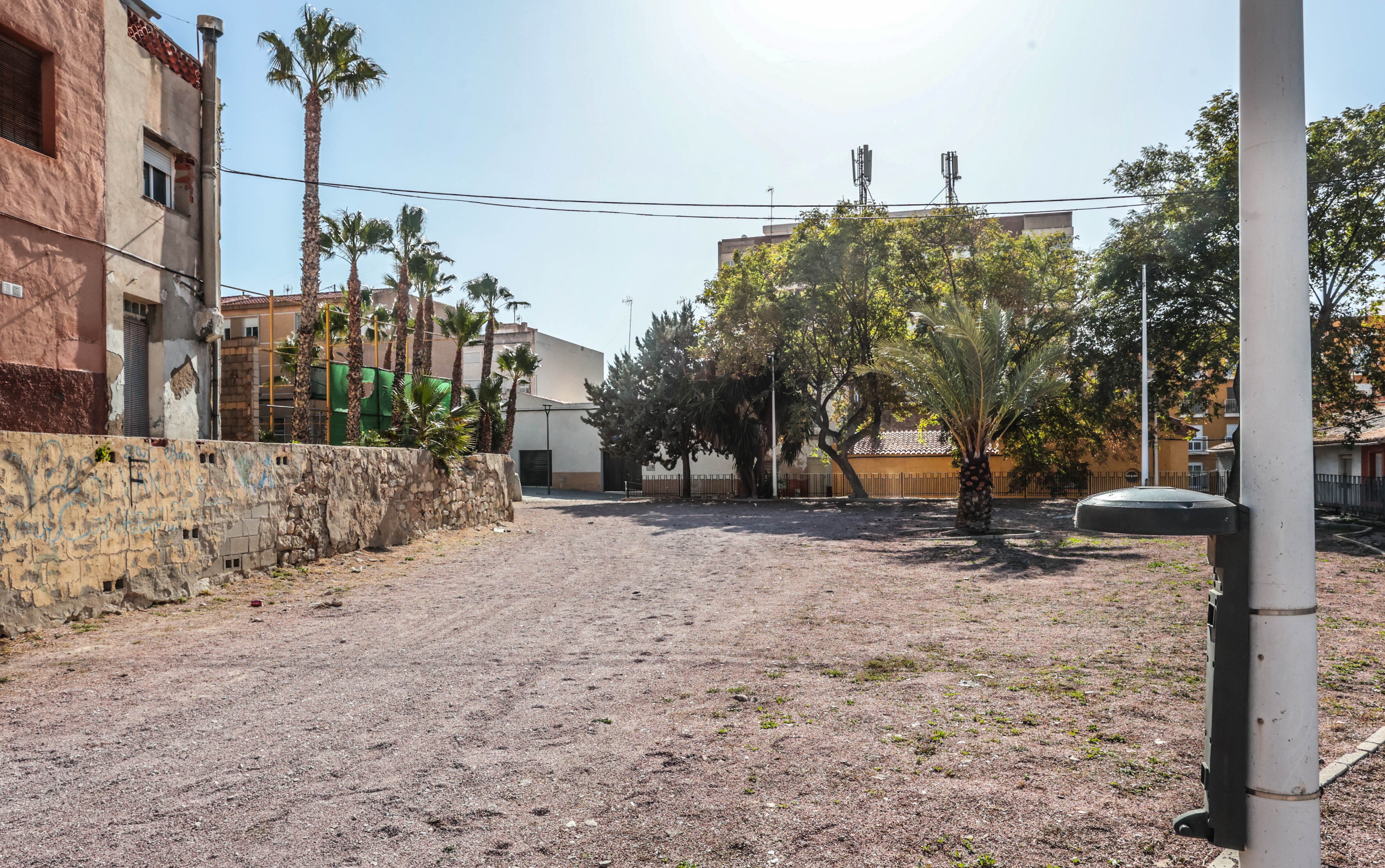 Pista de juegos infantiles en el barrio El Matadero de Elda