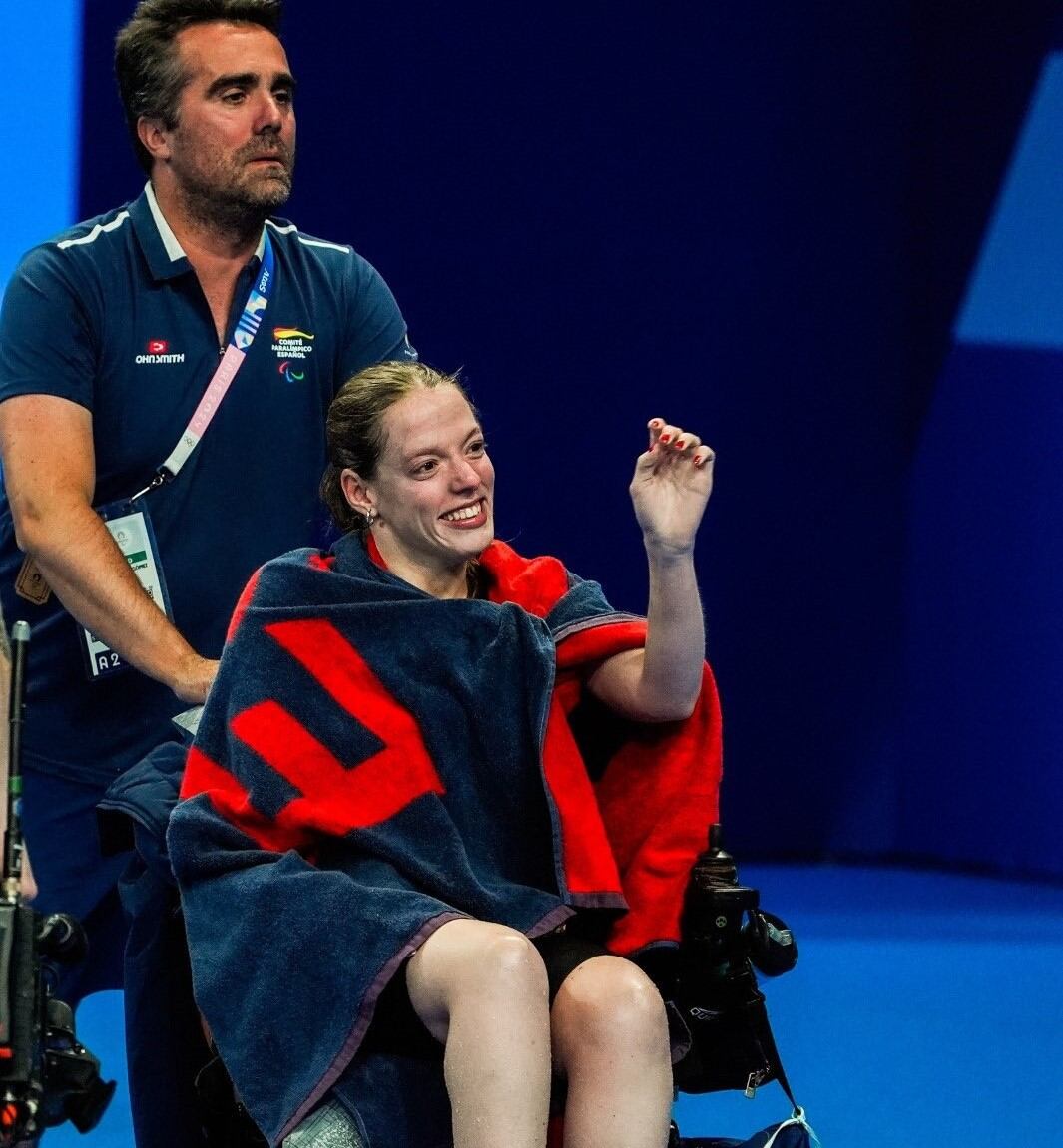 Marta Fernández feliz tras conquistar su segunda medalla en París. / Foto: @Paralimpicos