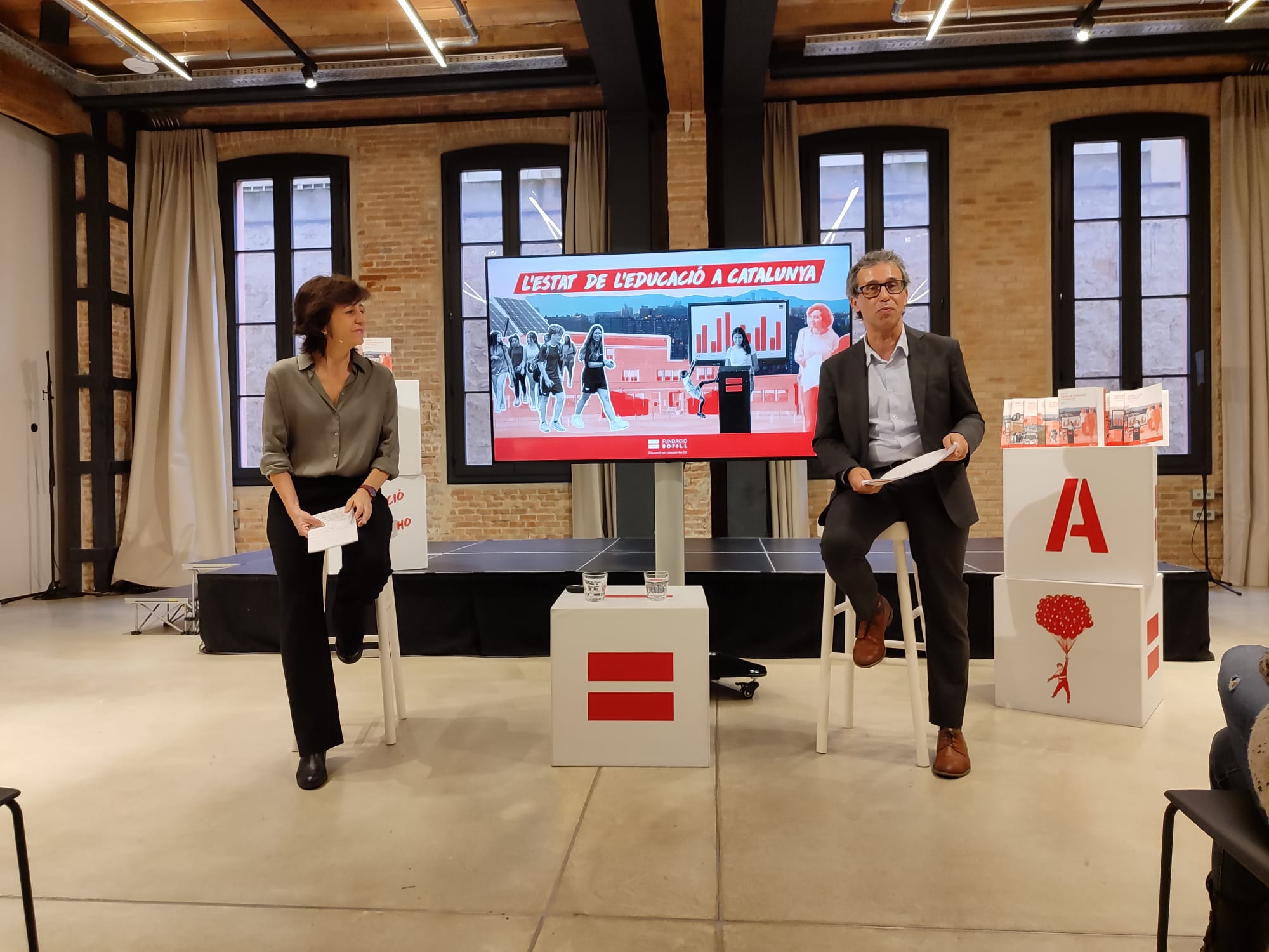 El director de la Fundació Bofill, Ismael Palacín i la directora de l&#039;Anuari 2024, Margarita león durant la presentació de l&#039;informe que analitza els reptes del sistema educatiu català.