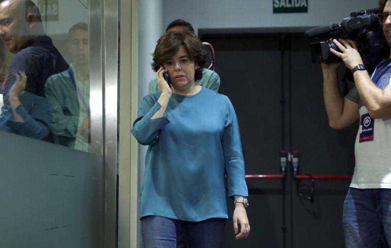 La exvicepresidenta del Gobierno Soraya Sáenz de Santamaría, que ha ganado la primera vuelta de las primarias del Partido Popular, tras la rueda de prensa ofrecida esta noche en la sede de Génova, en Madrid, para valorar los resultados de la votación. 