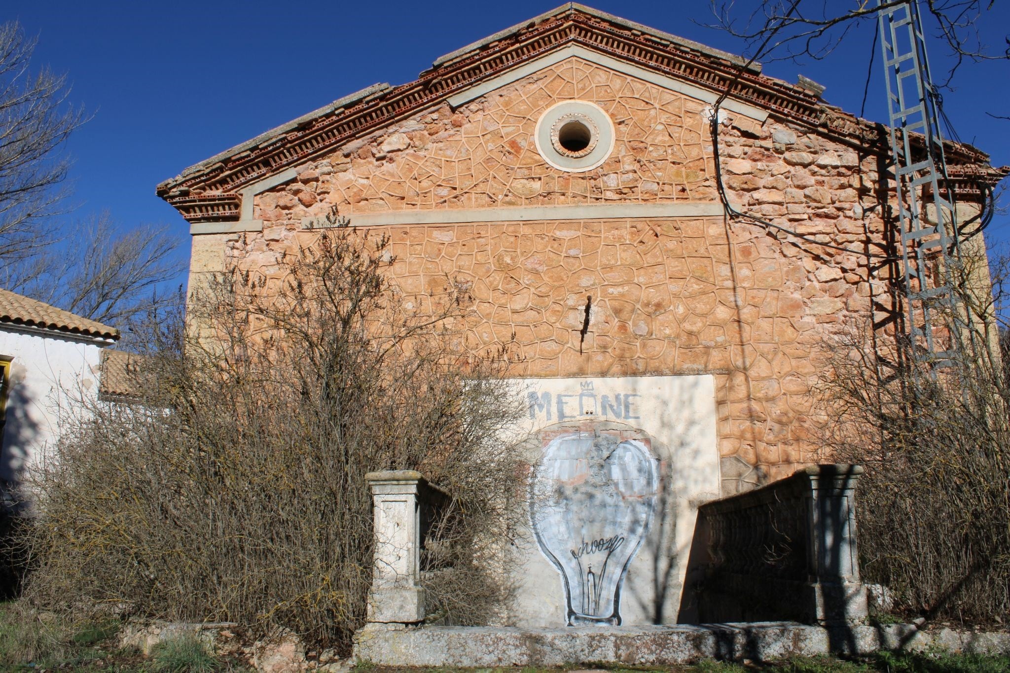 Exterior de la Central Hidroeléctrica de Ruipérez en la actualidad. Fuente- Vestal