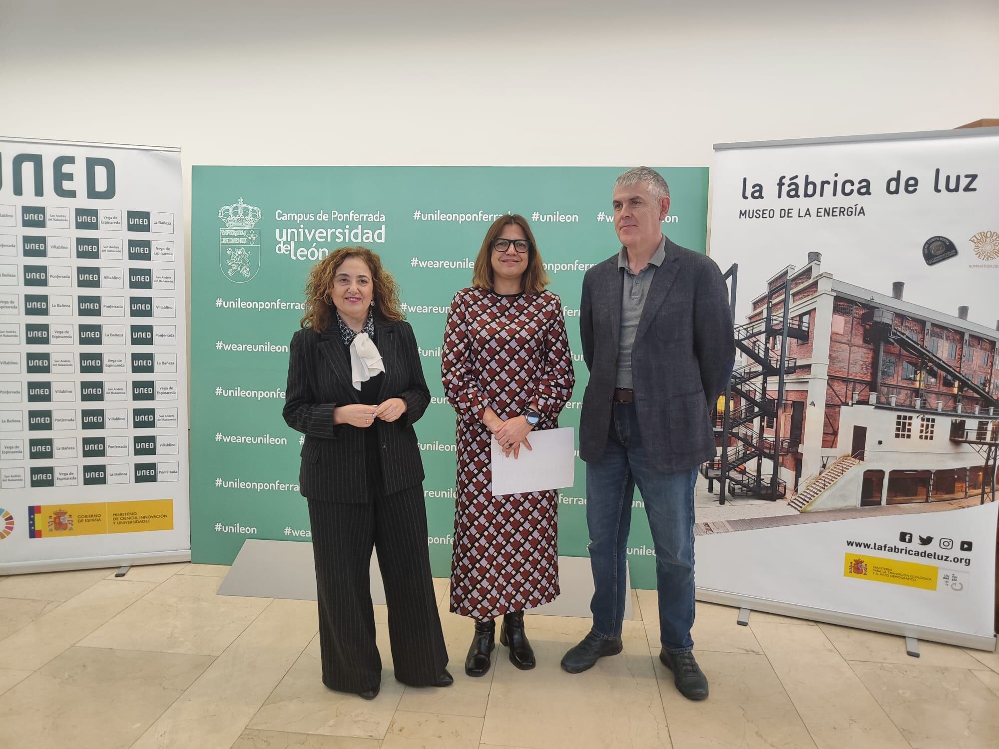 La vicerrectora de la ULE, Pilar Marqués, la responsable de la Ciuden, Yasodhara López y el director del centro de la UNED en Ponferrada, Jorge Vega