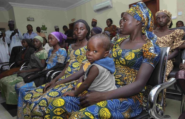 NIGERIA.- Algunas de las niñas de Chibok que fueron secuestradas por militantes islamistas de Boko Haram