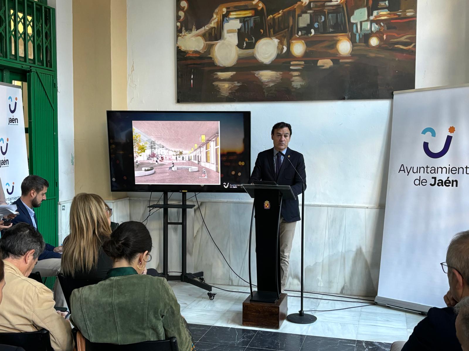 Agustín González, alcalde de Jaén, presenta el nuevo Centro de Ocio en la Estación de Autobuses de Jaén.